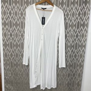 APNY Lightweight Long Duster with 3 Button Detail White Size: Large